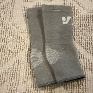 Foot compress sleeves